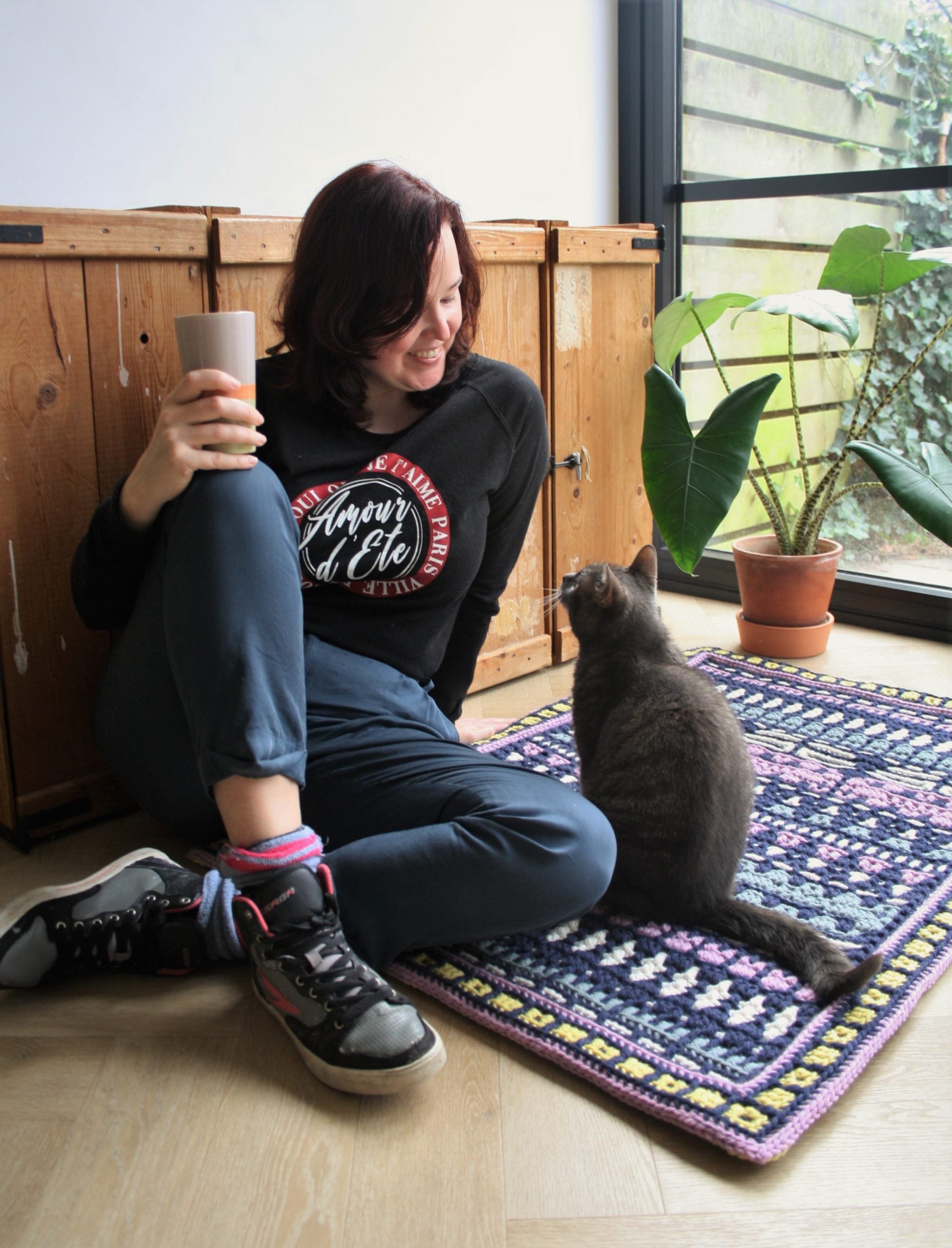 Team Werfzeep Rinske op kleed met kat