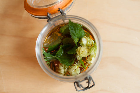 Recept voor DIY natuurlijke haarspoeling
