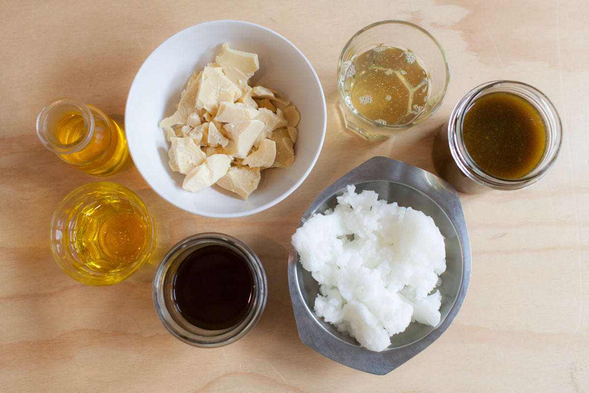 Biologische basisvetten, cacaoboter, kokosolie, neemolie, jojoba